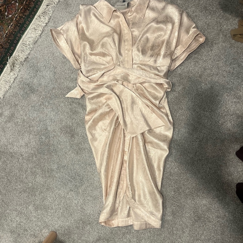 Le Superbe Elevated Tie-Waist Button Down Midi Dress in Gold Champagne - Picture 3 of 3